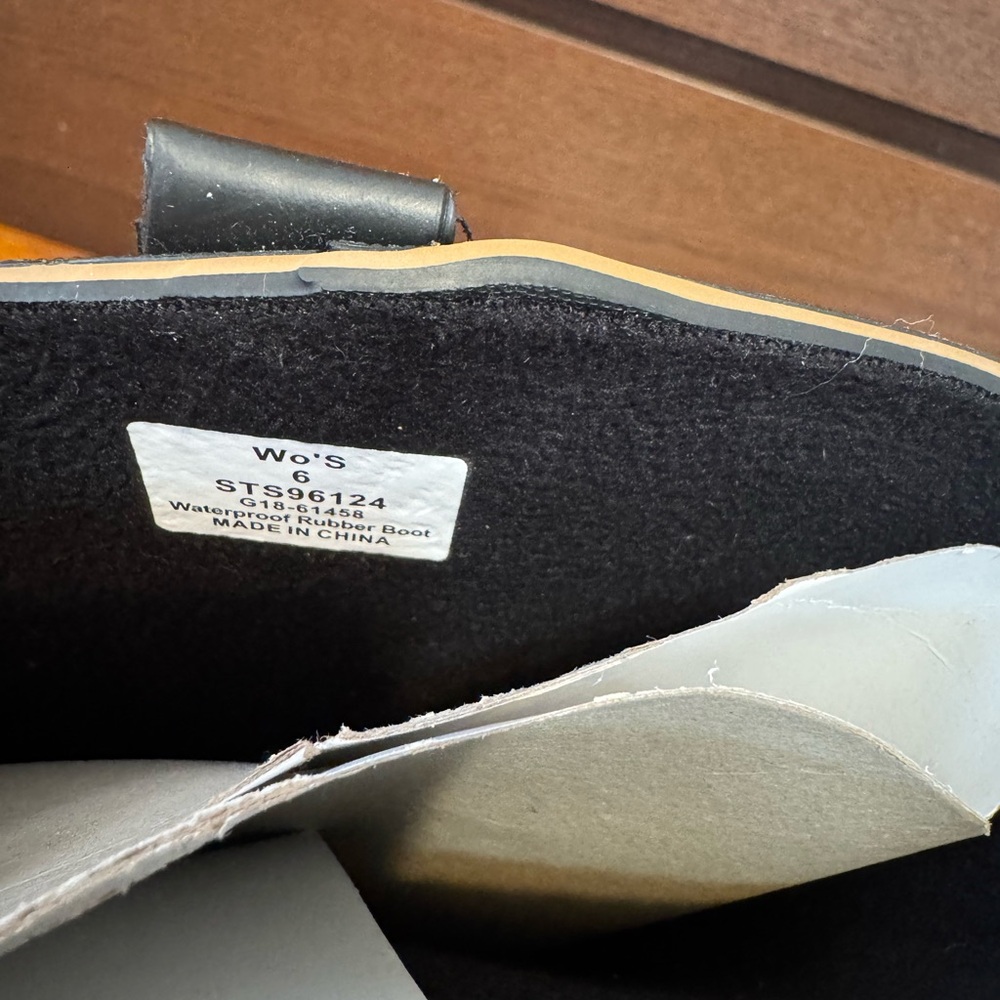 Brand new- Sperry Women s Nellie Kate Rain Boot Black. Size 6 - Picture 5 of 5